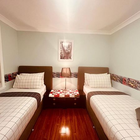 Spacious 6 Bedroom Holiday Home 15 Min Away From Melbourne Airport Sydenham Exterior foto