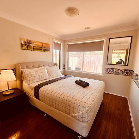 Spacious 6 Bedroom Holiday Home 15 Min Away From Melbourne Airport Sydenham Exterior foto