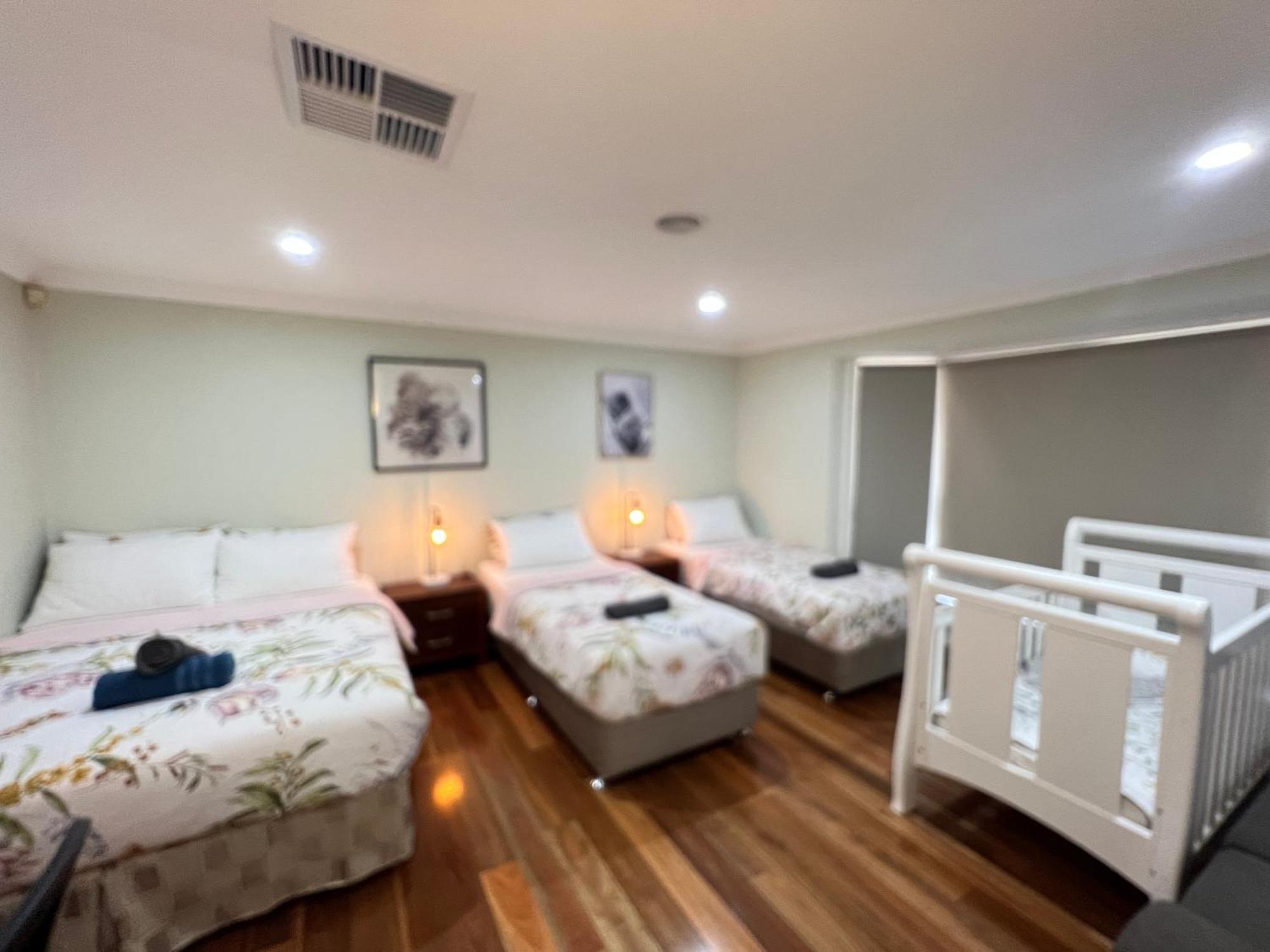 Spacious 6 Bedroom Holiday Home 15 Min Away From Melbourne Airport Sydenham Exterior foto